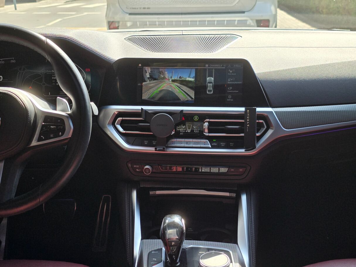 Car image 15
