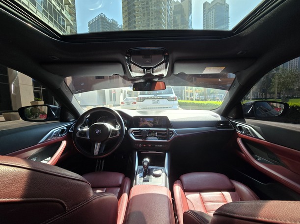 Car image 14