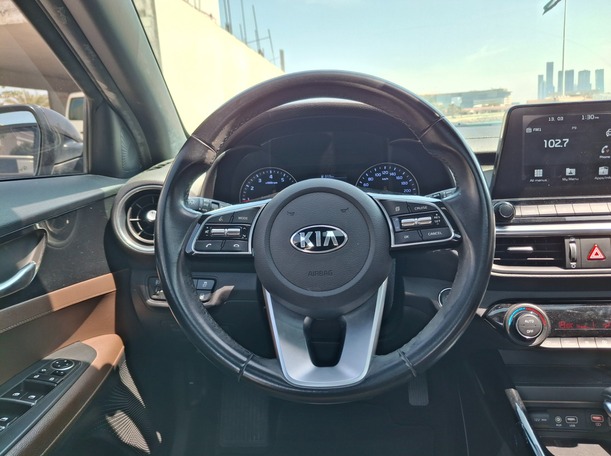 Car image 18