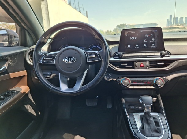 Car image 16