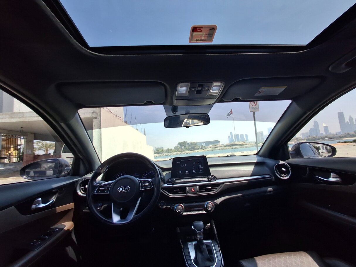 Car image 14