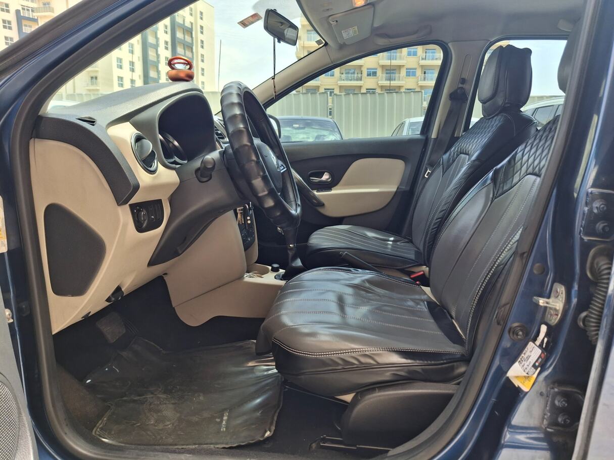 Car image 12