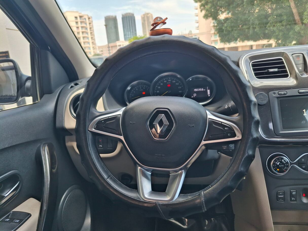 Car image 17