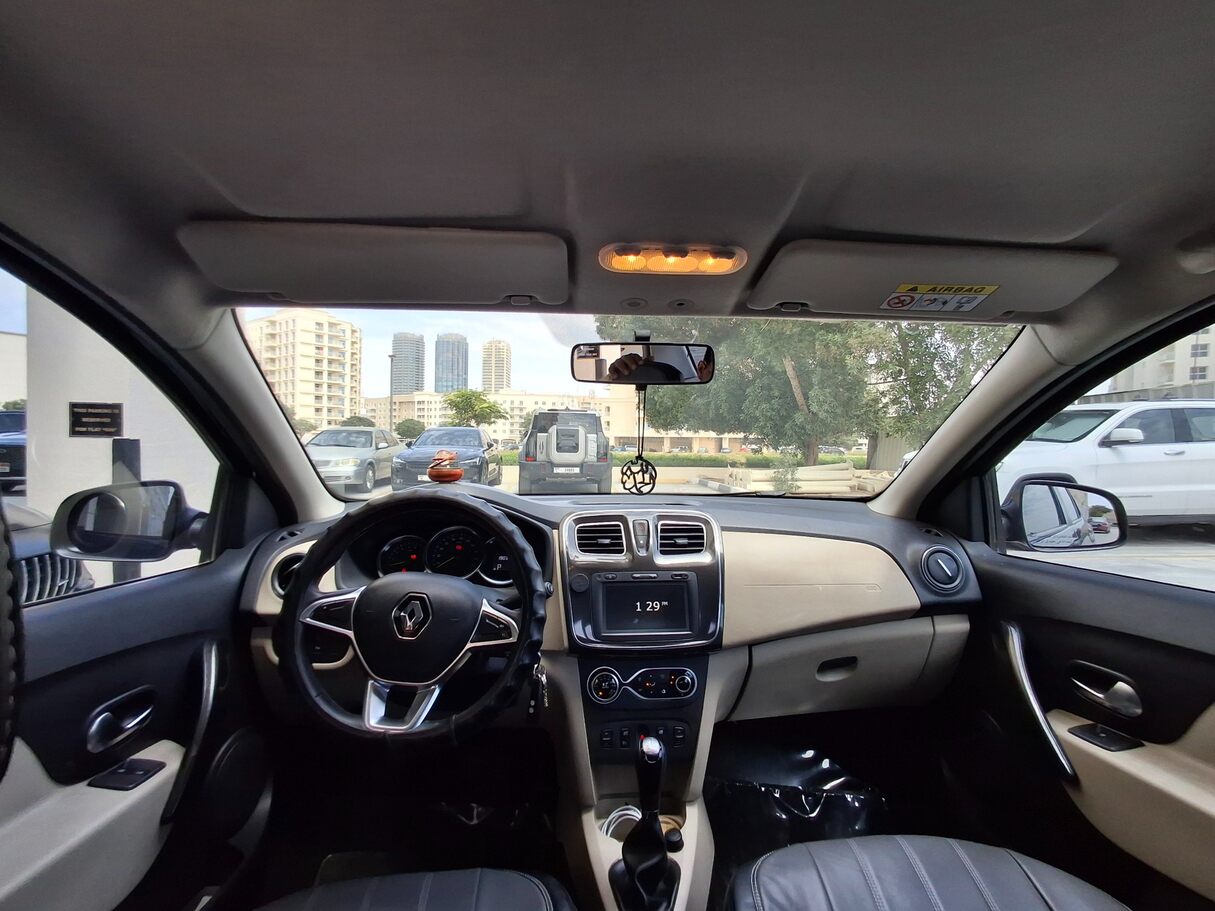 Car image 14