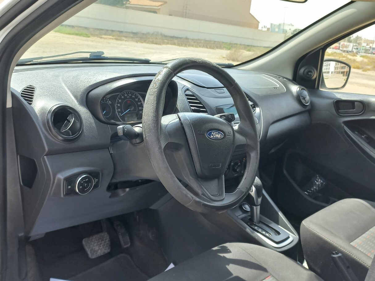 Car image 11