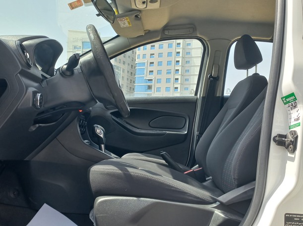 Car image 12