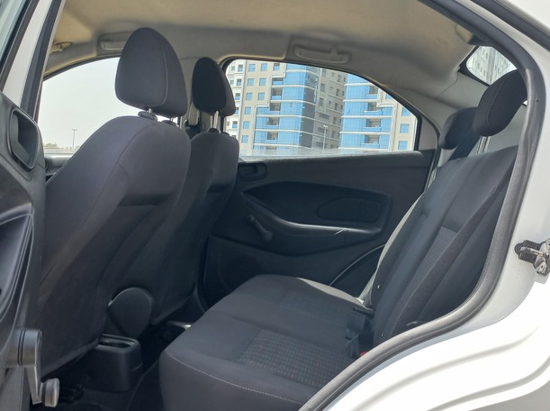Car image 13
