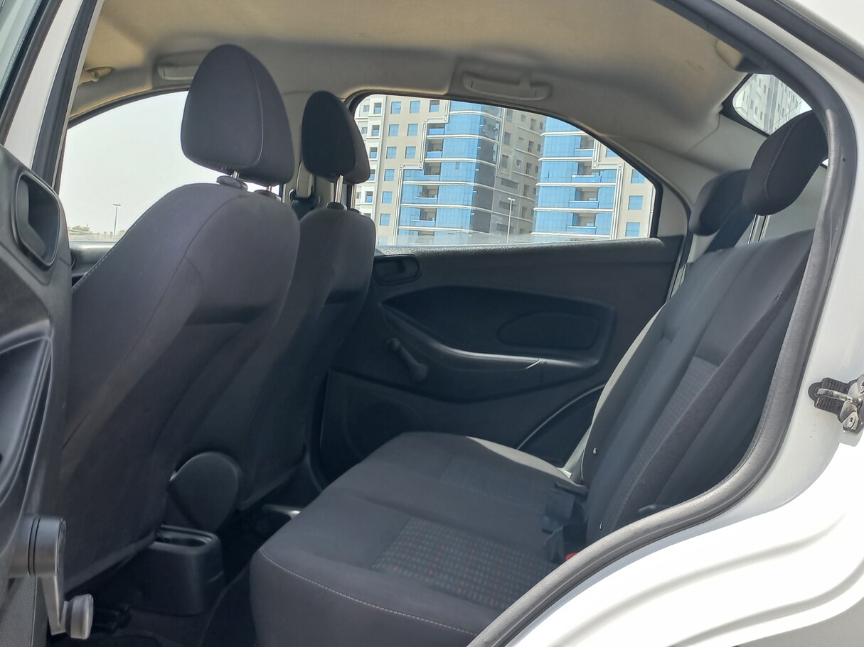 Car image 13