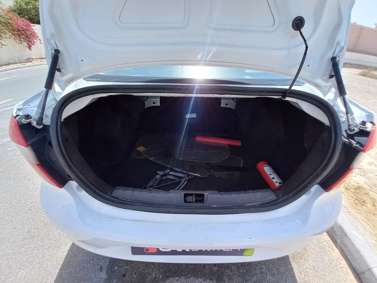 Car image 18