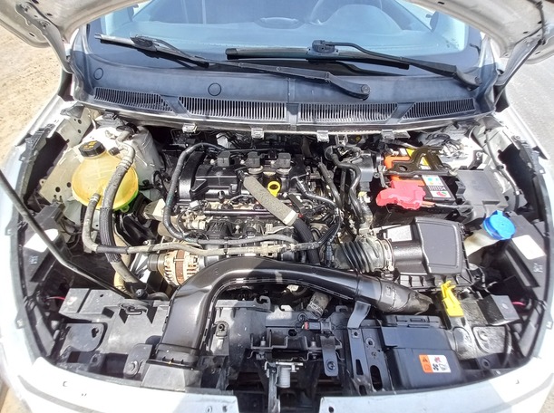 Car image 19