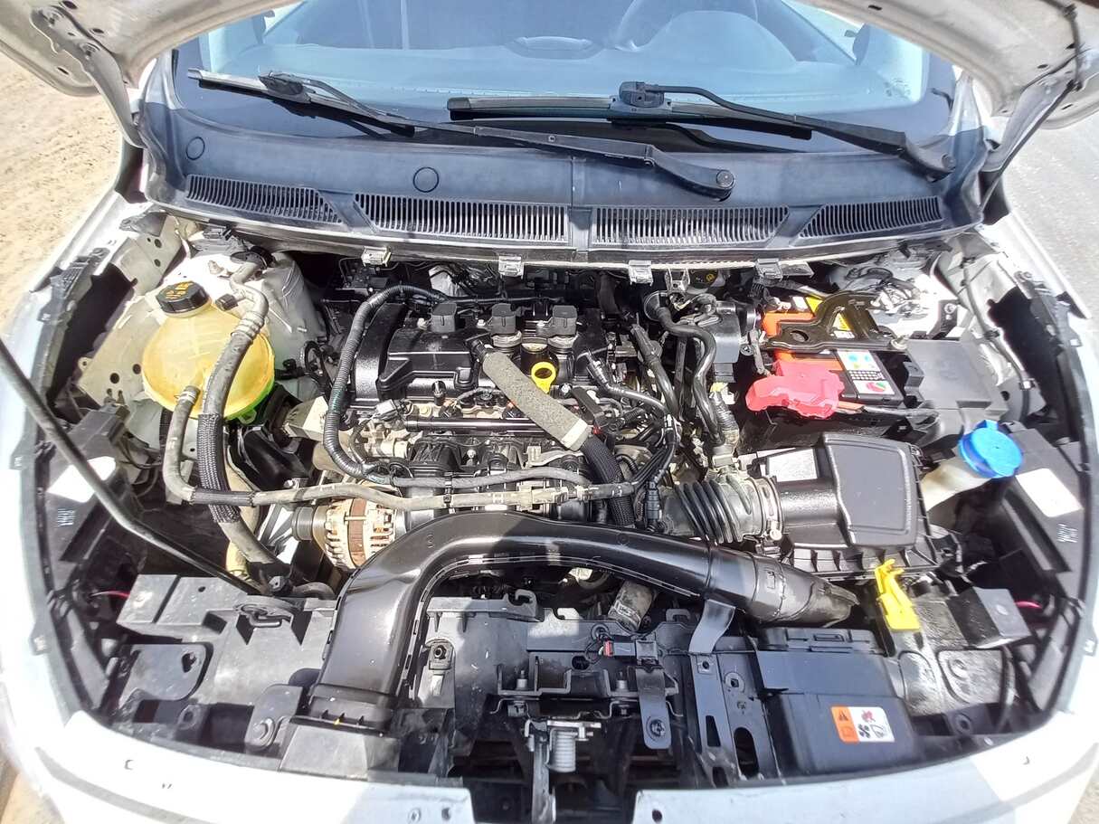 Car image 19