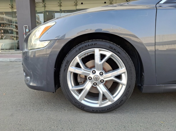 Car image 9