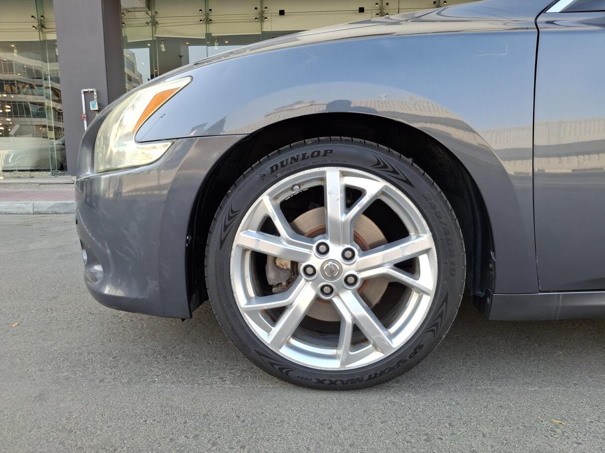 Car image 9