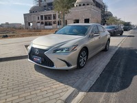 Used 2019 Lexus ES300 for sale in Riyadh