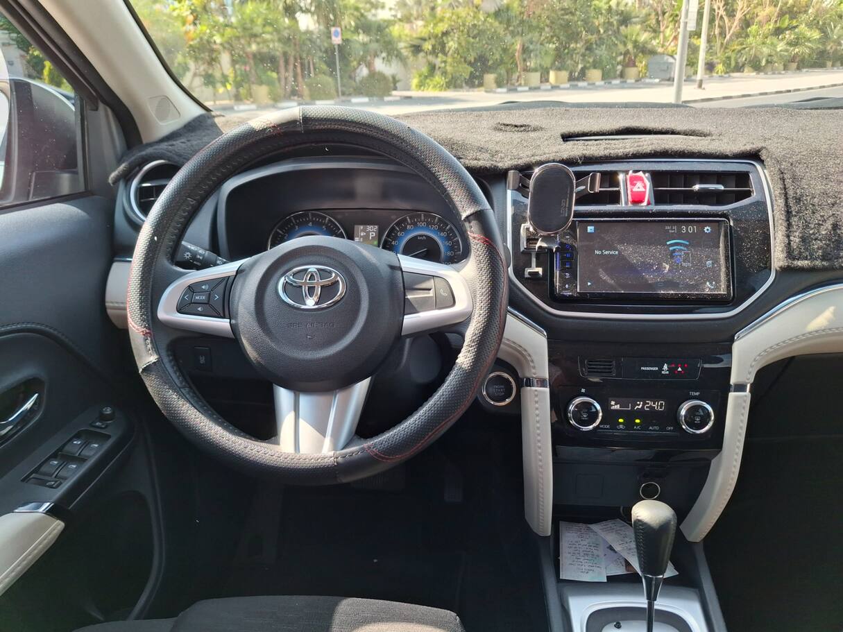 Car image 16