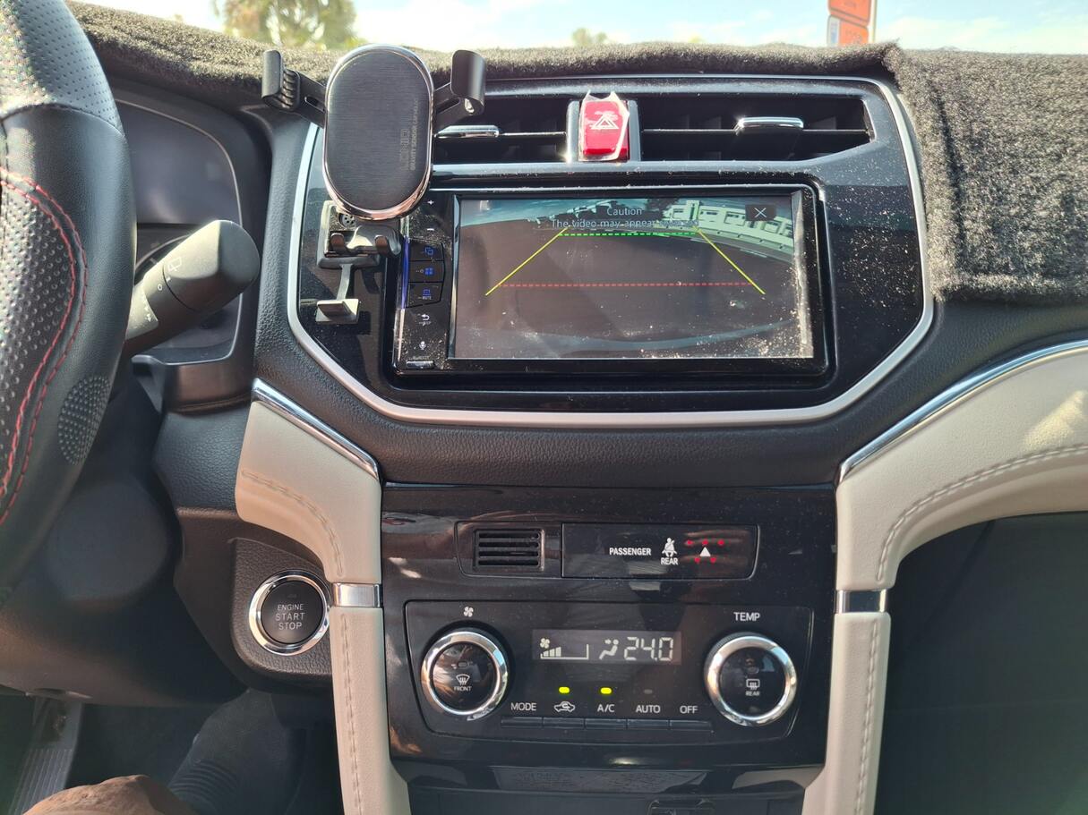Car image 24