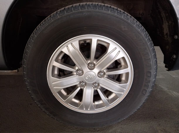 Car image 9