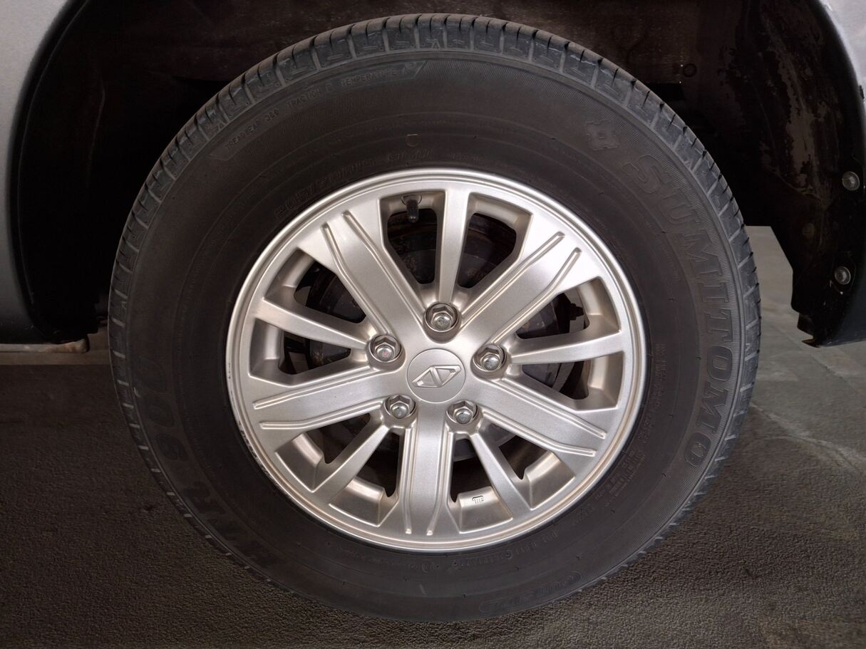 Car image 9