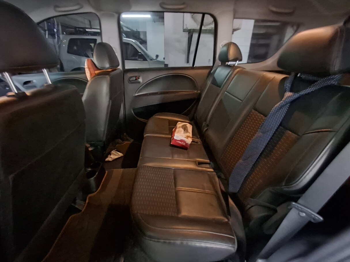 Car image 13