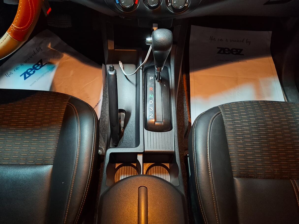 Car image 16