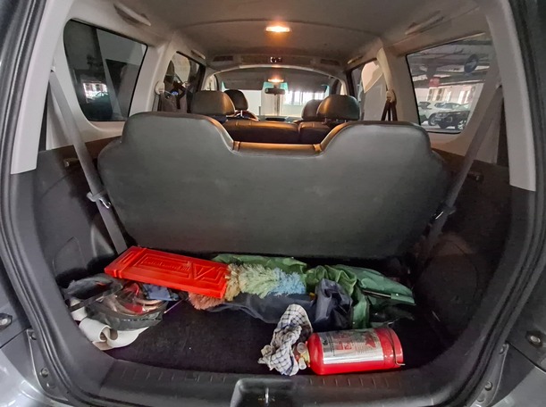 Car image 19