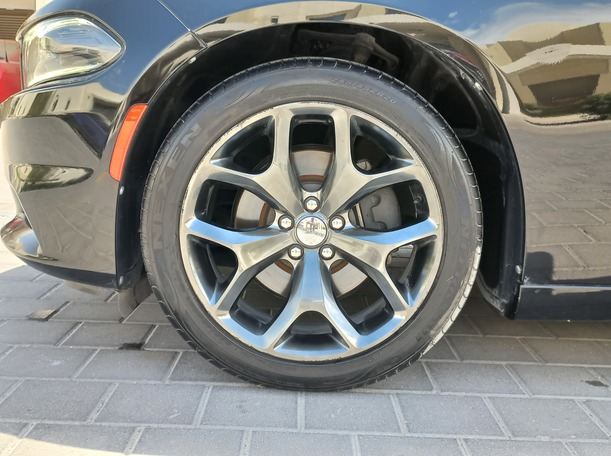 Car image 9