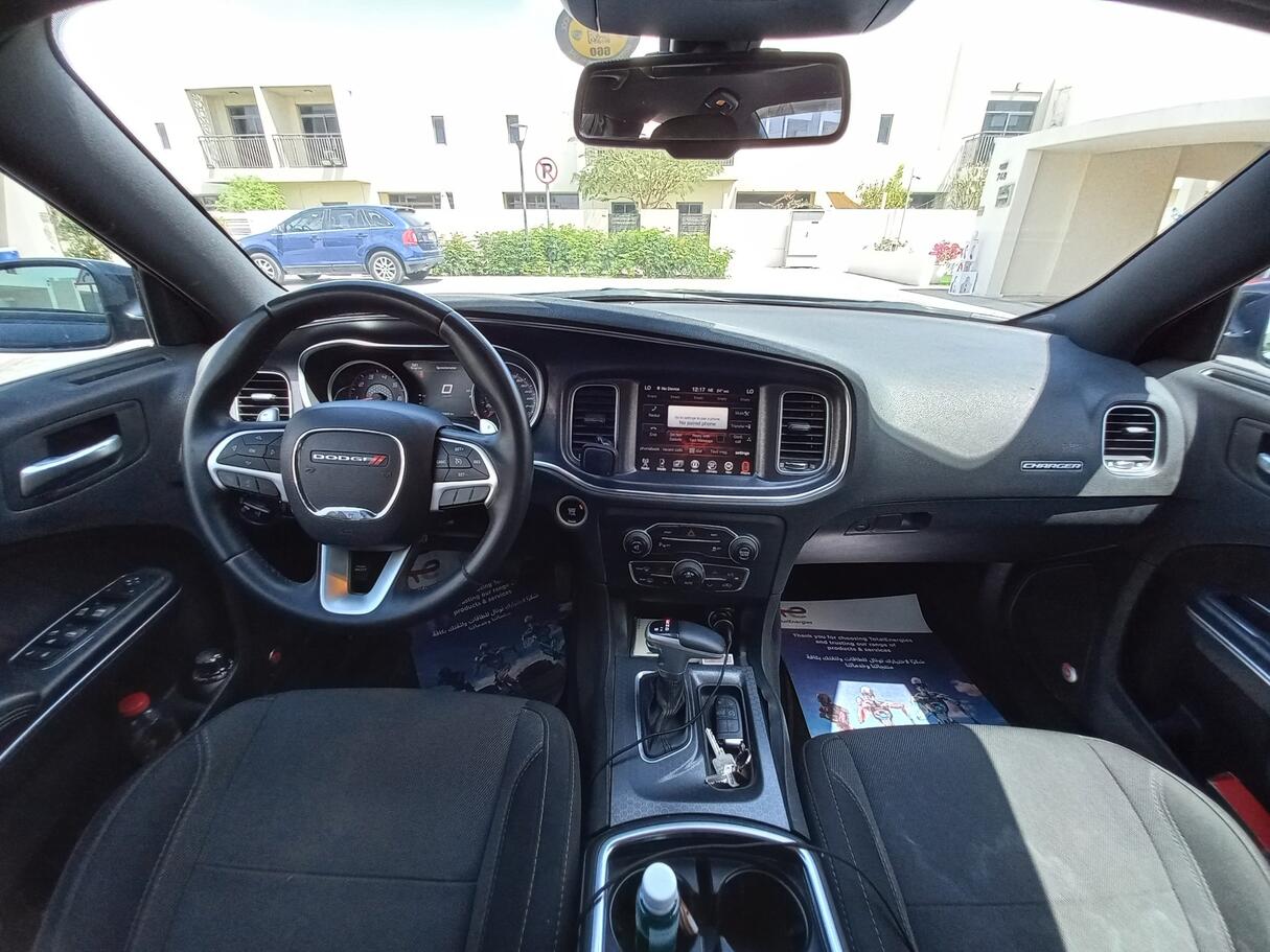 Car image 14