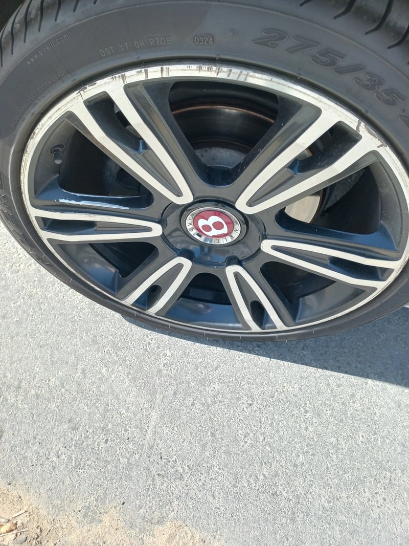 Used 2015 Bentley Continental for sale in Abu Dhabi