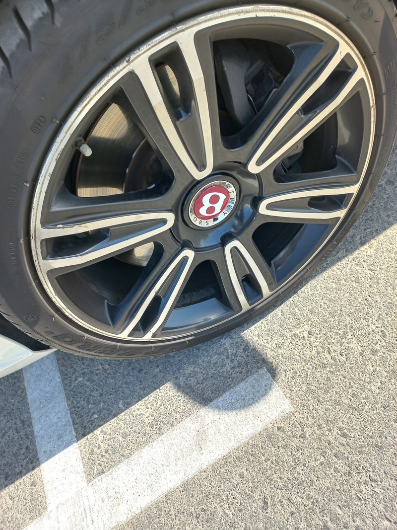 Used 2015 Bentley Continental for sale in Abu Dhabi