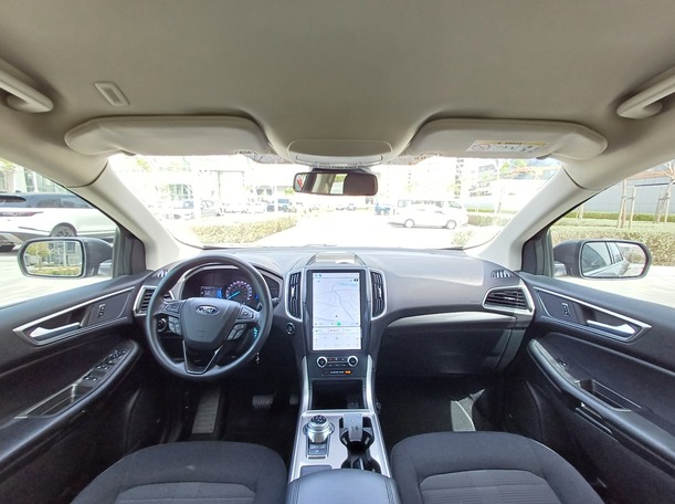 Car image 14