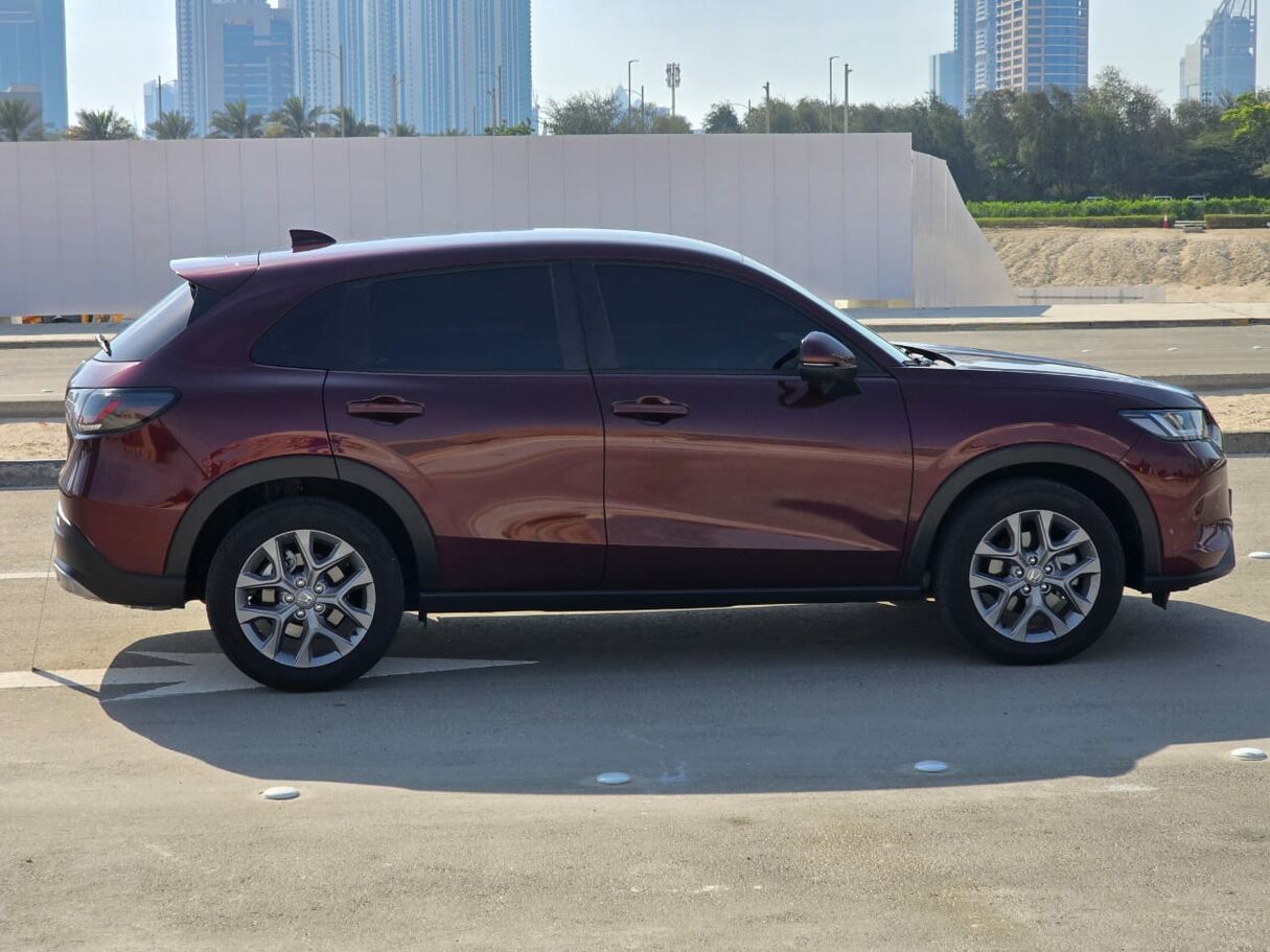 Car image 4