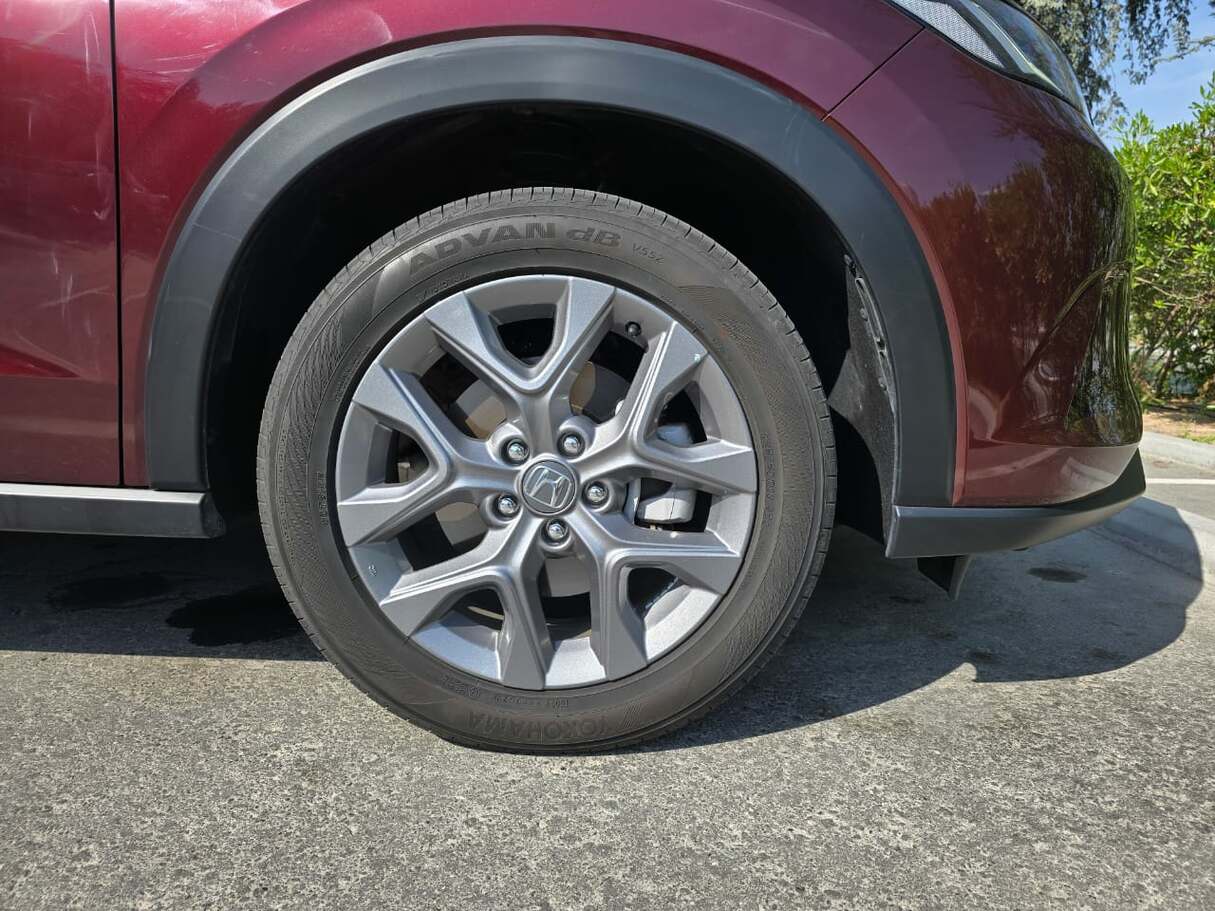 Car image 9