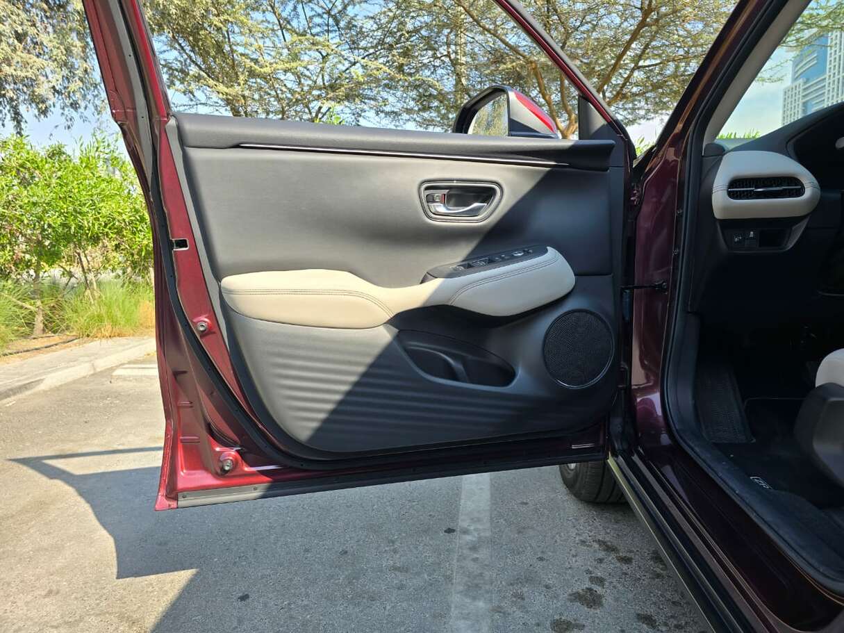 Car image 10