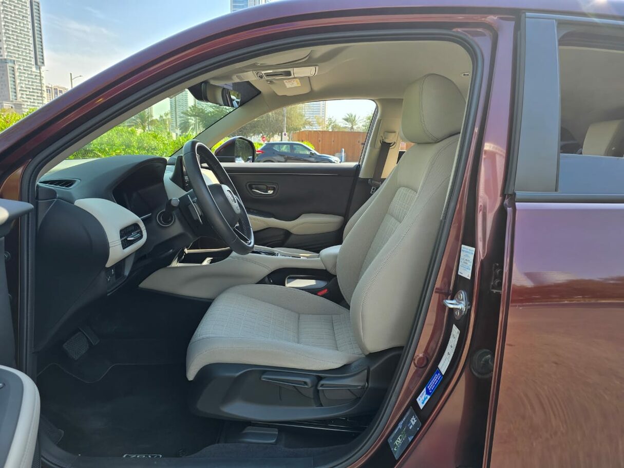 Car image 12