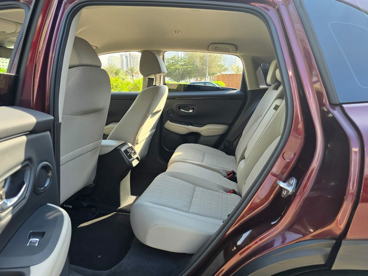 Car image 13