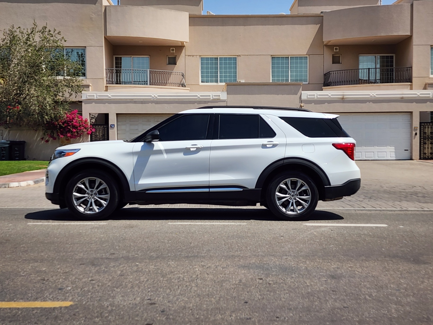 Car image 8