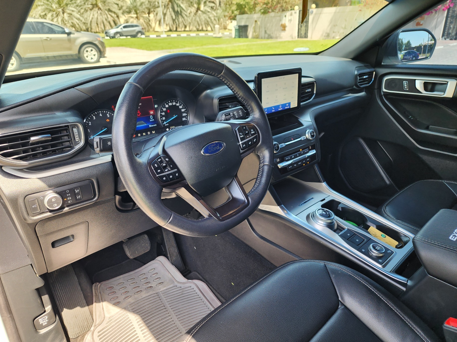 Car image 11