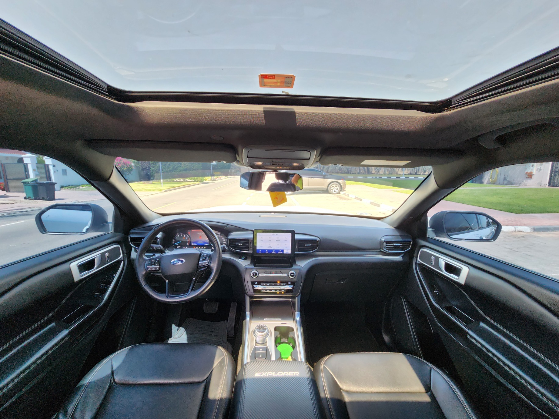Car image 14
