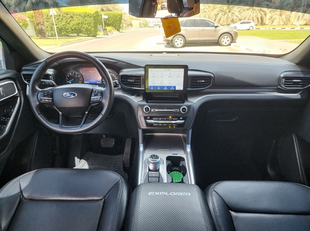 Car image 15
