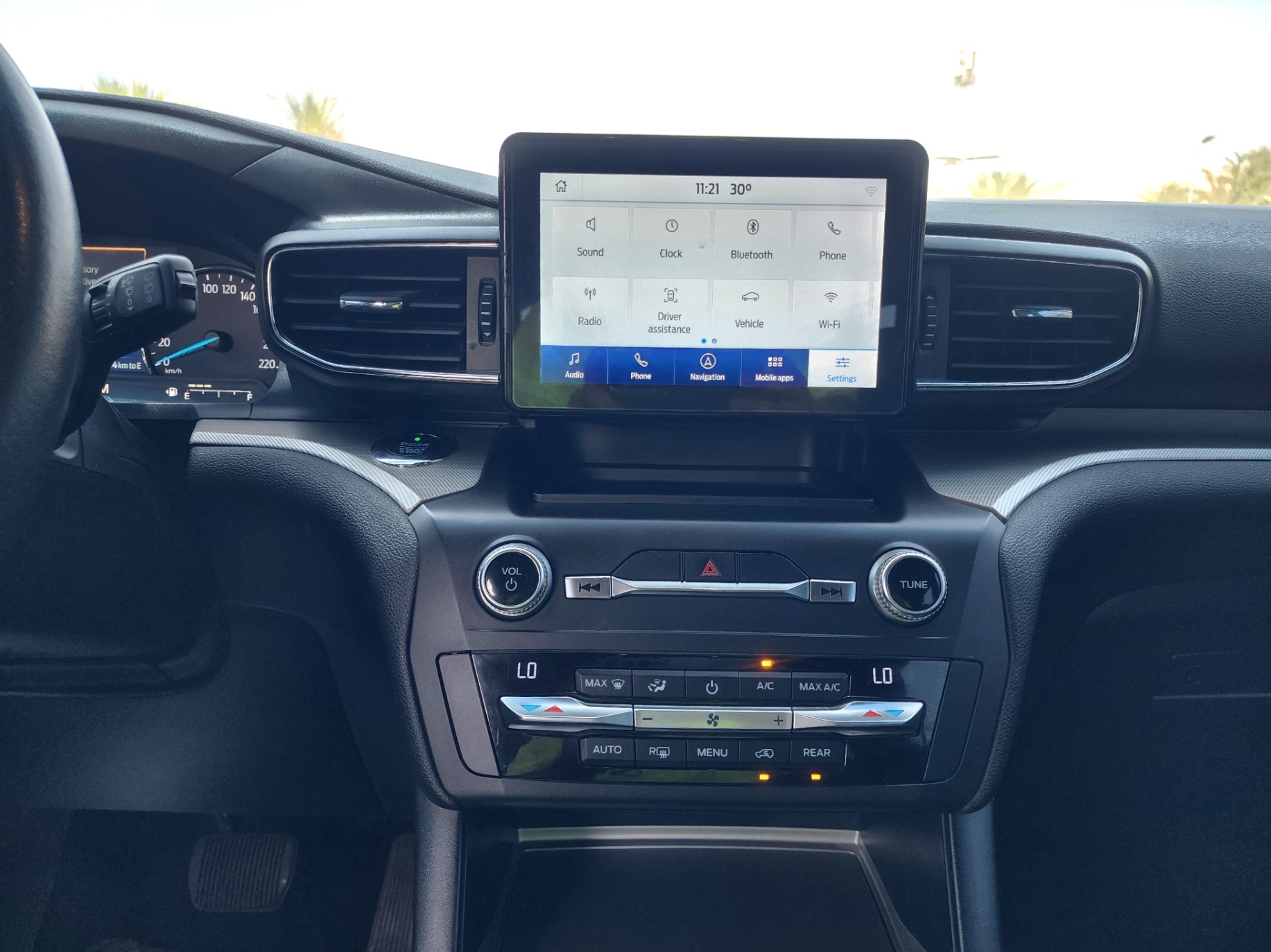 Car image 17