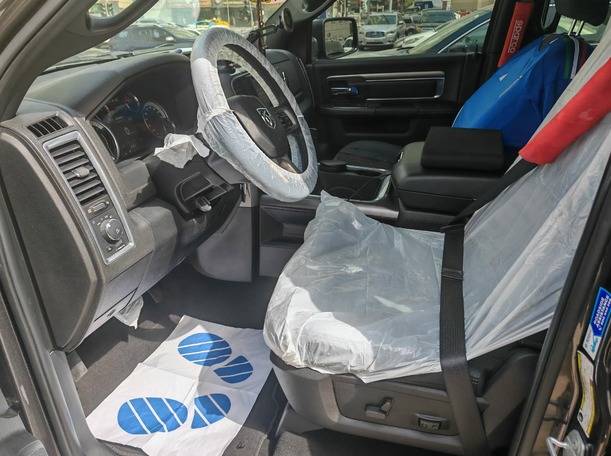 Car image 11