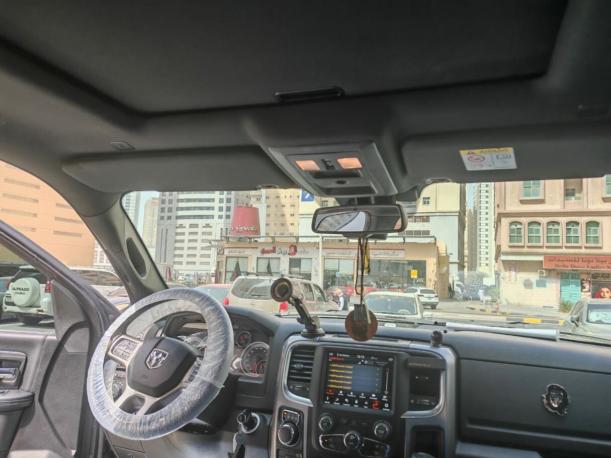Car image 13