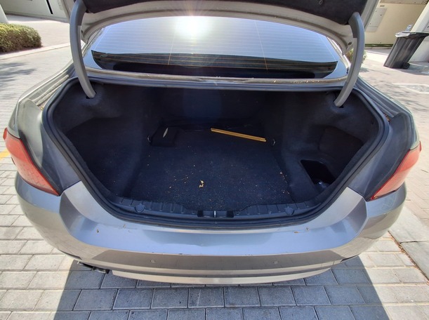 Car image 19
