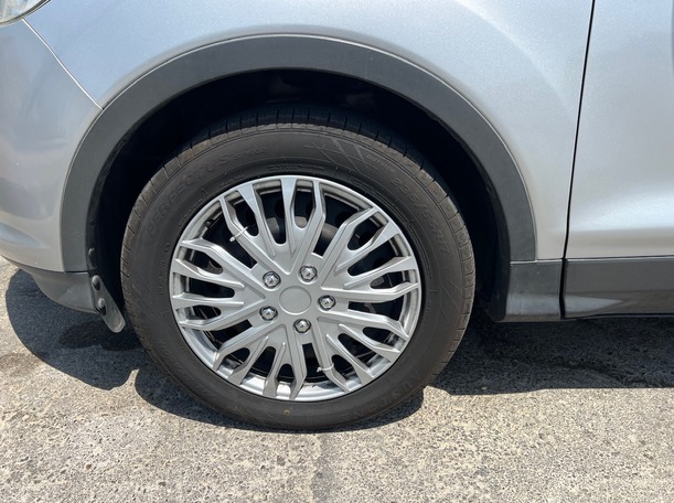 Car image 9