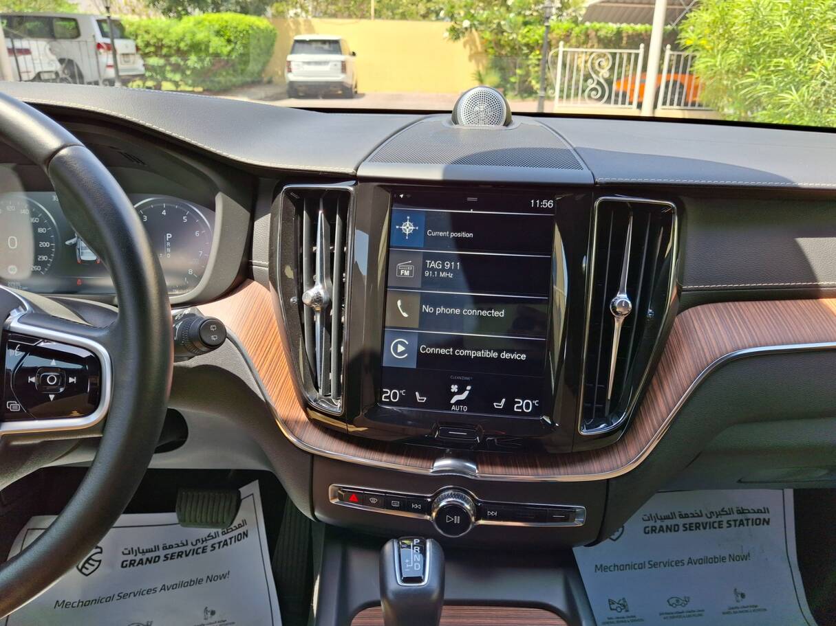 Car image 15