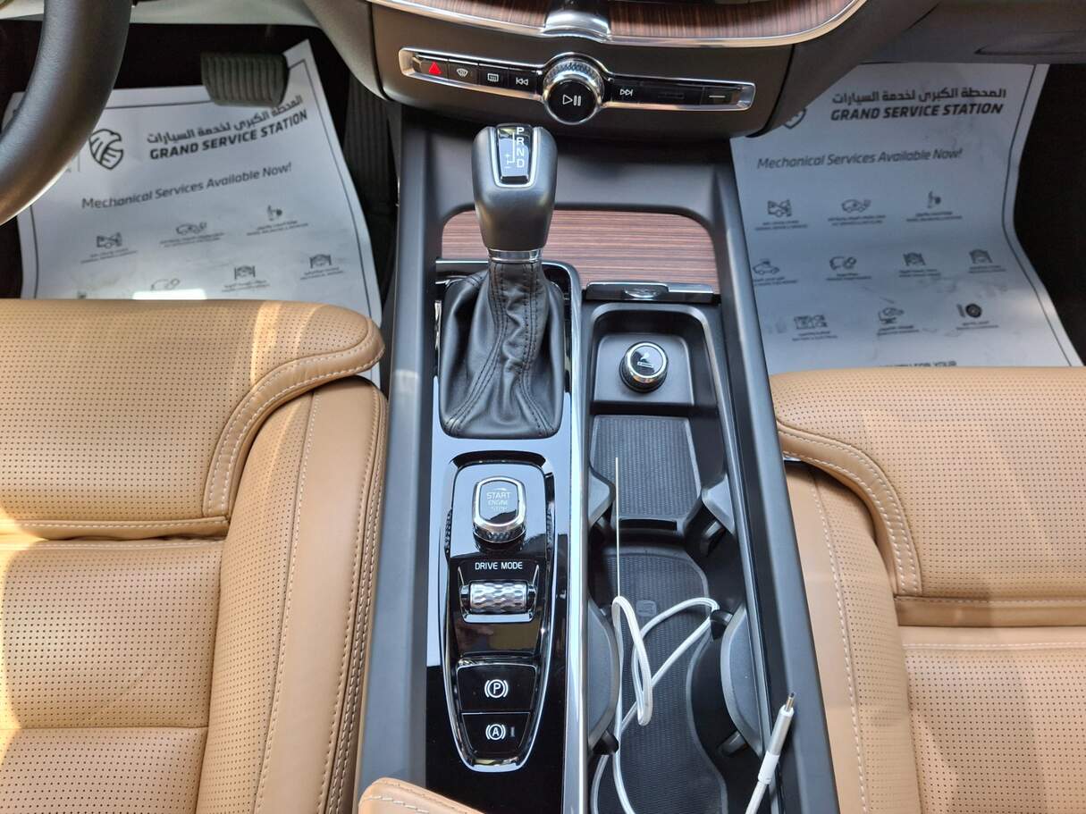 Car image 16
