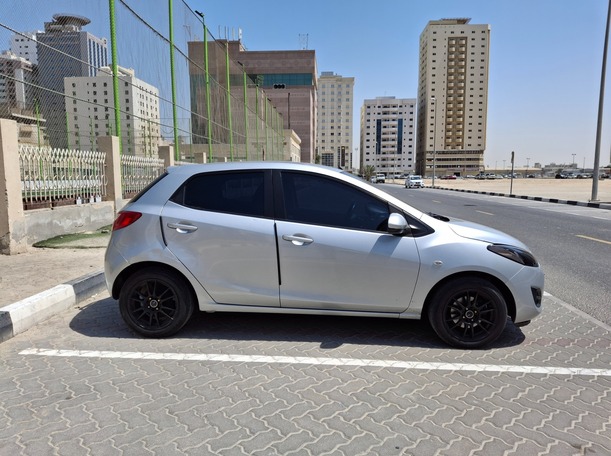 Car image 4