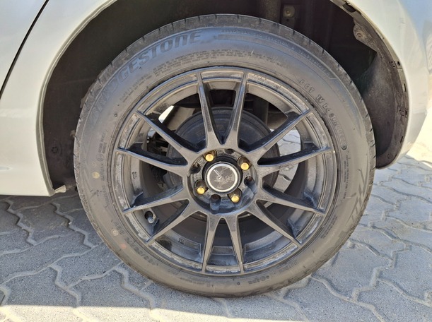 Car image 9