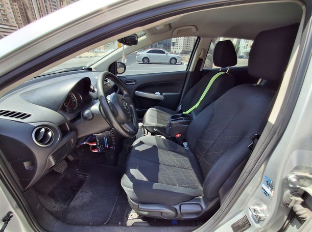 Car image 12