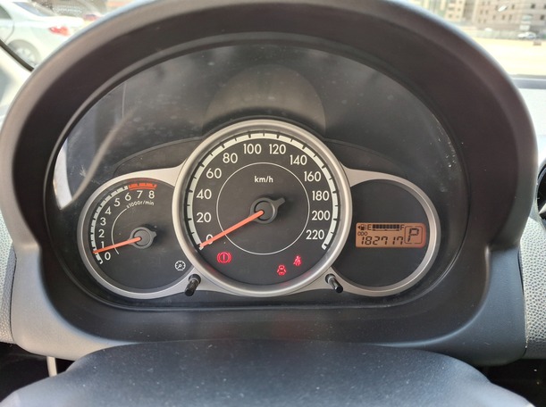Car image 18